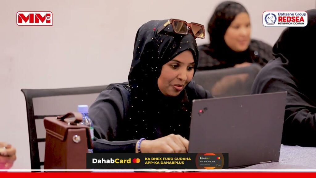 Guddoomiye Xirsi oo kulan la yeeshay haweenka u sharaxan Golayaasha Deegaanka Iyo Wakiilada JSL