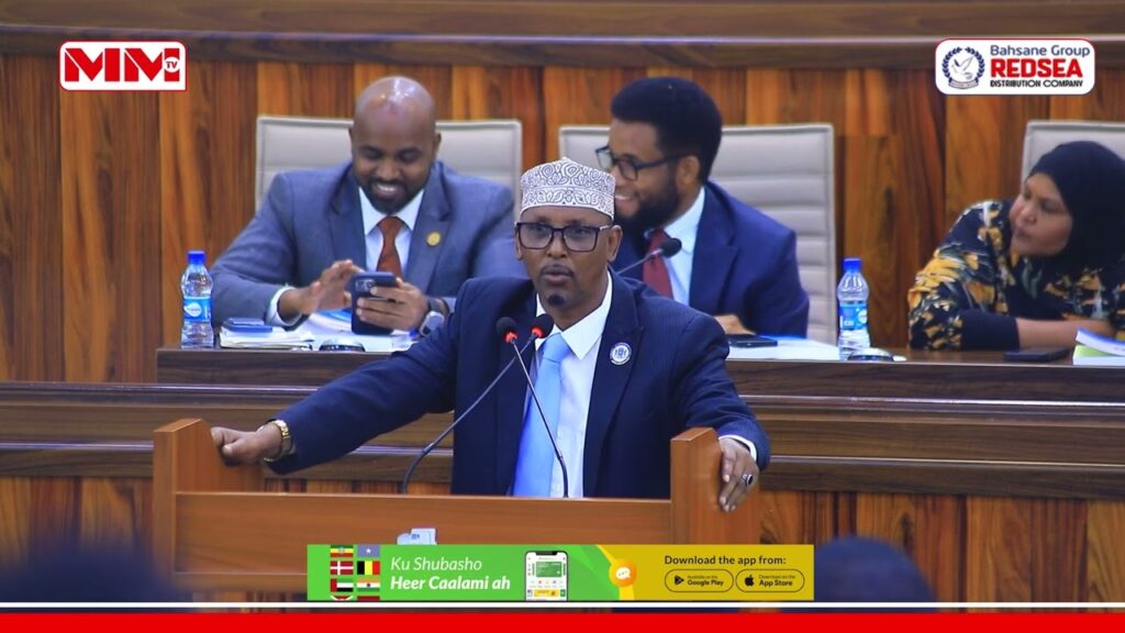 “Waxaa is casilay taliyihii dakadda Xamar oo qabtay laba konteenar oo maandooriye” Xildhibaan Jeesow